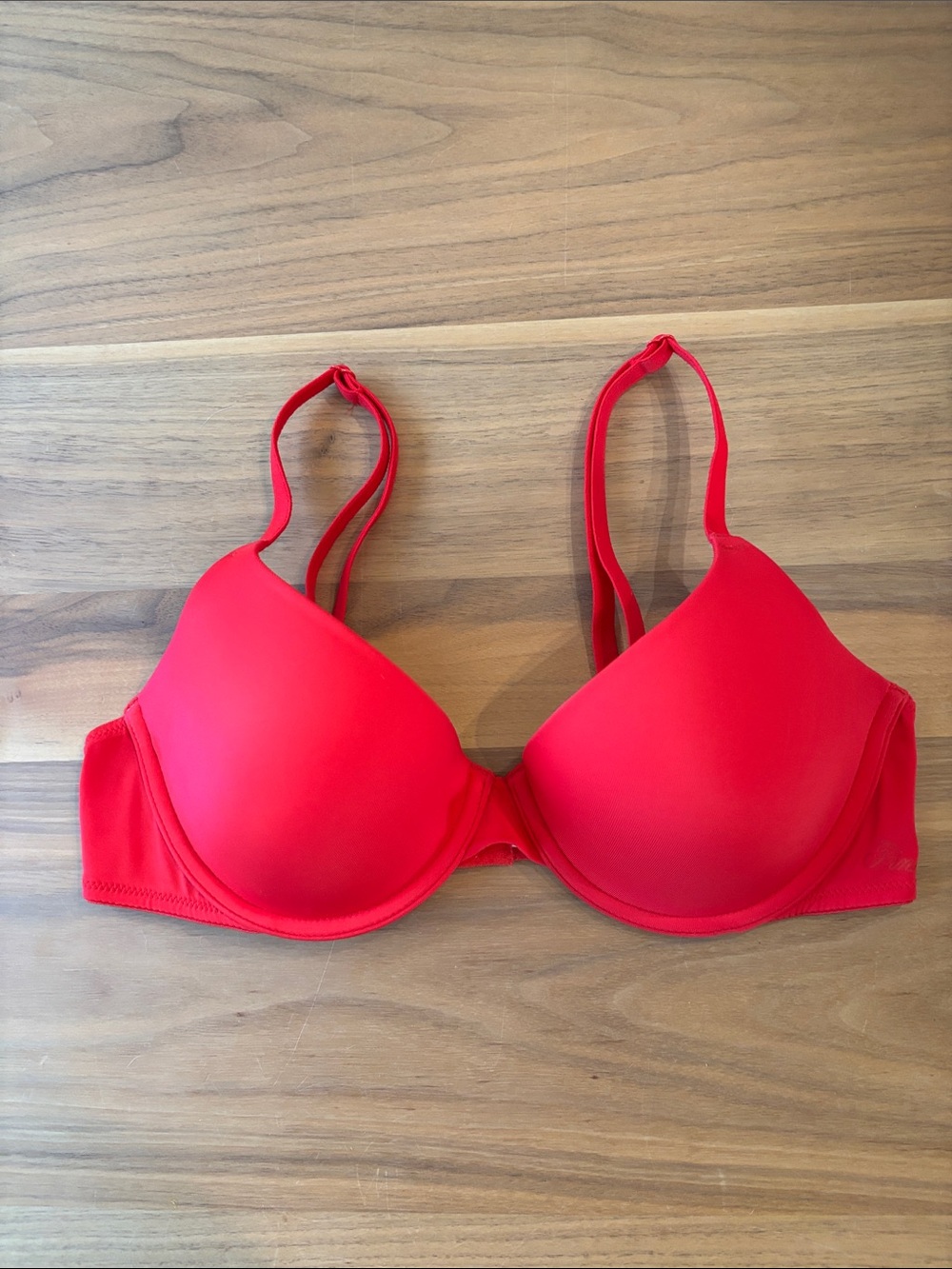 PINK Victoria's Secret Red lightly lined T-Shirt Bra